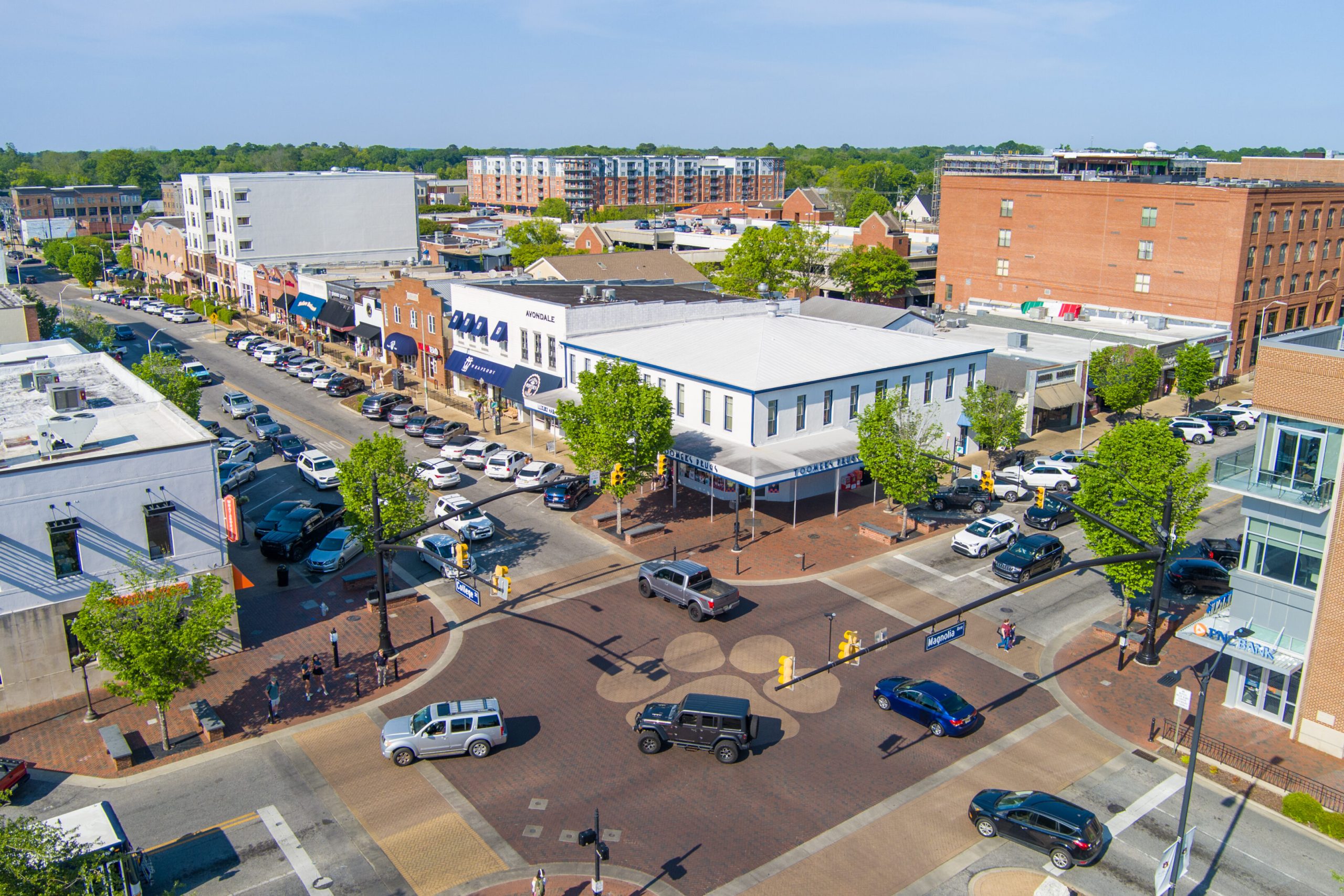 living in auburn alabama offers a vibrant Life in Downtown Auburn Alabama is slow, calm and relaxed