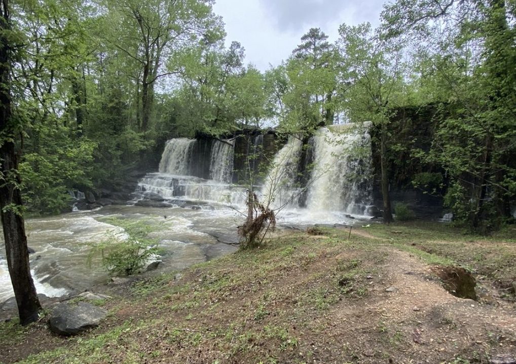 flowing waterfall in east alabama, one reason you should live here