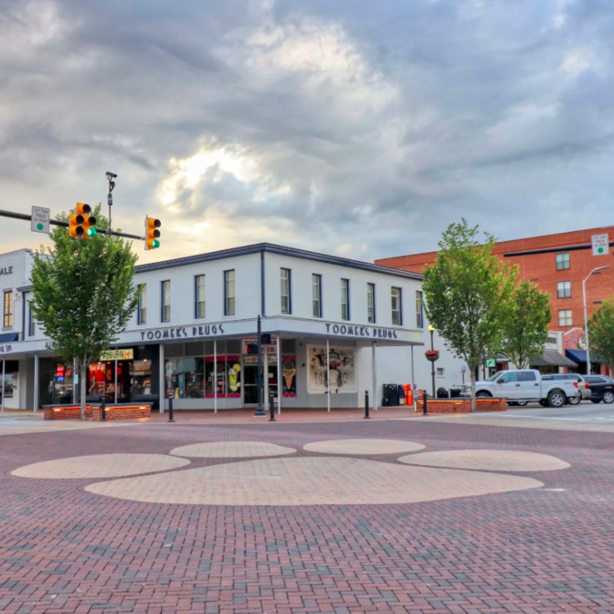Downtown Auburn Alabama neighborhood near Auburn University with homes and walkable streets