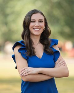 Megan Wysopal, Auburn Alabama real estate agent with Kent McCown Group, Coldwell Banker Kennon Parker Alliance, professional outdoor headshot